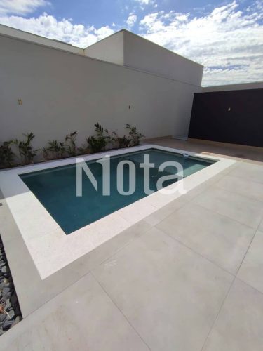 CASA - CONDOMÍNIO FECHADO 