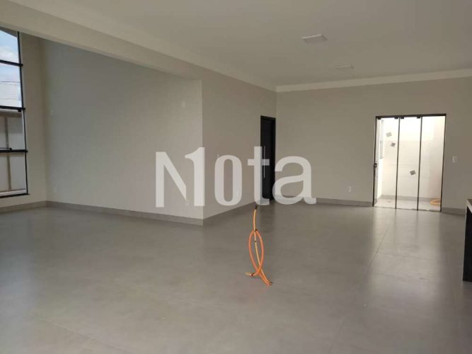 CASA - RESIDENCIAL VENEZA