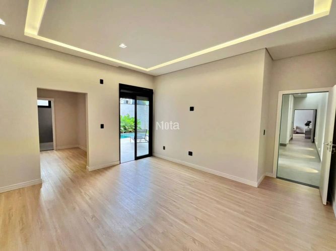 CASA - CONDOMÍNIO FECHADO 