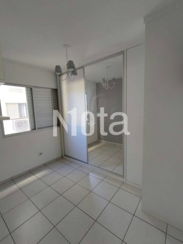 APARTAMENTO - ZONA DE ARMAZEM 