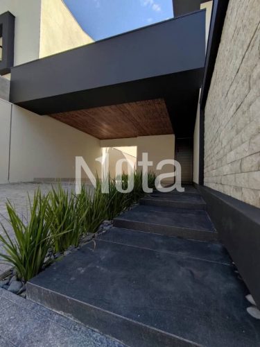 CASA - CONDOMÍNIO FECHADO 