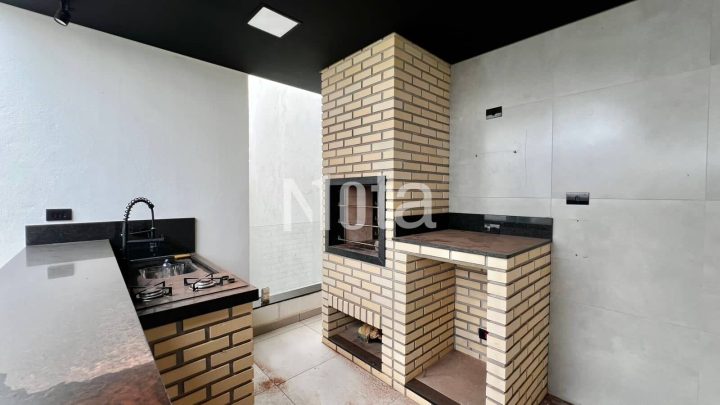 CASA DE ALTO PADRÃO - RESID. VENEZA 