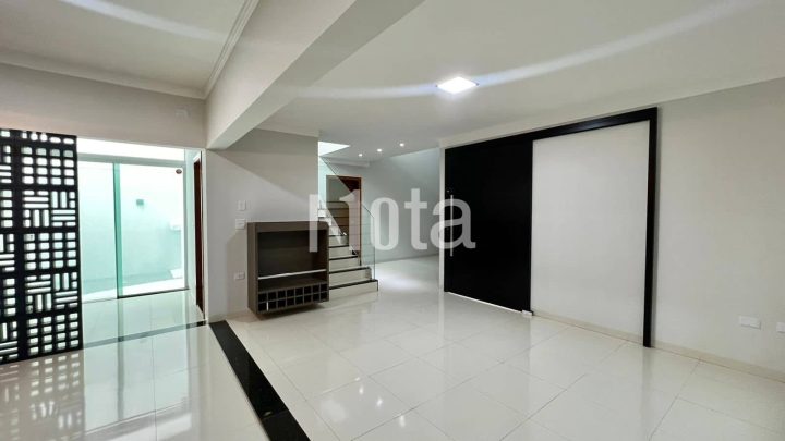 CASA DE ALTO PADRÃO - RESID. VENEZA 