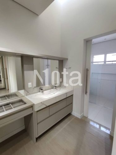 CASA - CONDOMÍNIO FECHADO 