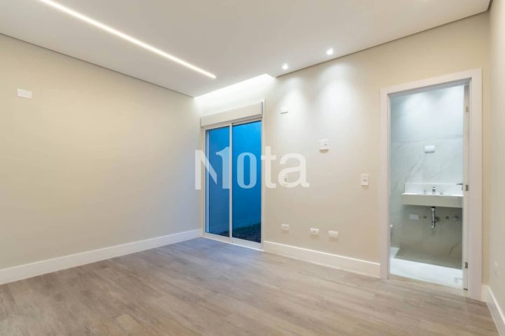 CASA - CONDOMÍNIO FECHADO 