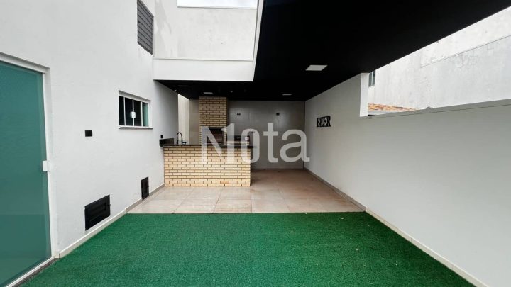 CASA DE ALTO PADRÃO - RESID. VENEZA 