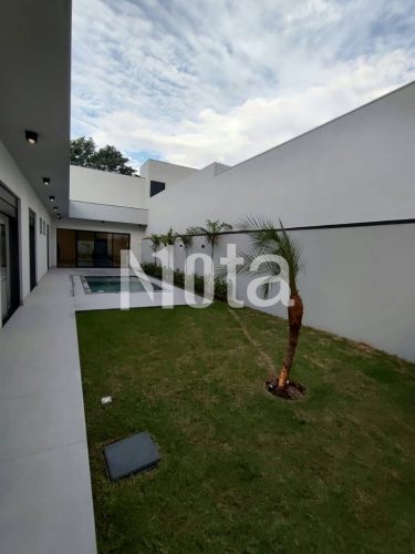 CASA - CONDOMÍNIO CENTURY PARK